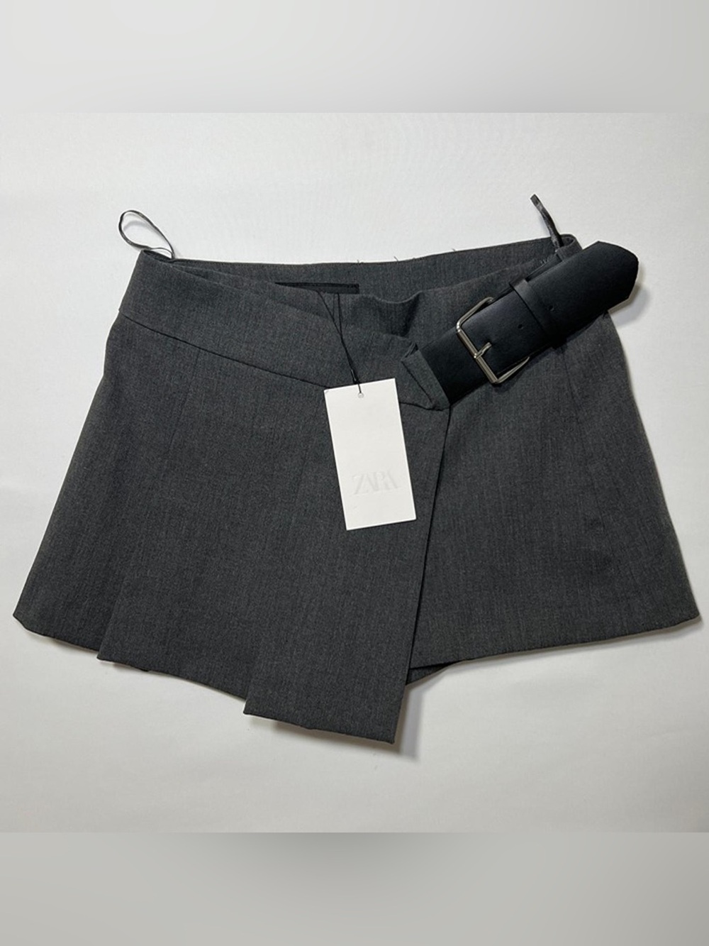 Zara Dark Gray Pleated Mini Skort with Black Belt - Picture 3 of 10